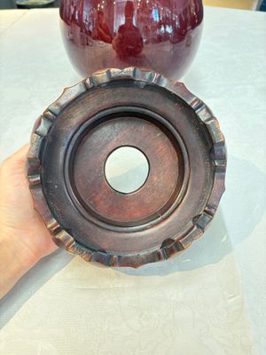 A large Chinese flambé-glazed 'yuhuchunping' vase on a wooden stand, 19th C. — photo 13