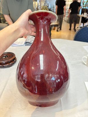 A large Chinese flambé-glazed 'yuhuchunping' vase on a wooden stand, 19th C. — photo 2