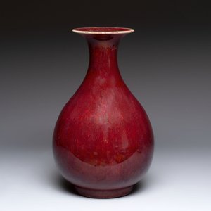 A large Chinese flambé-glazed 'yuhuchunping' vase on a wooden stand, 19th C. — photo 2