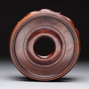 A large Chinese flambé-glazed 'yuhuchunping' vase on a wooden stand, 19th C. — photo 5