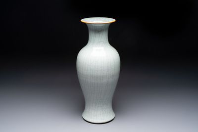 A large Chinese ge-type vase, 19th C.