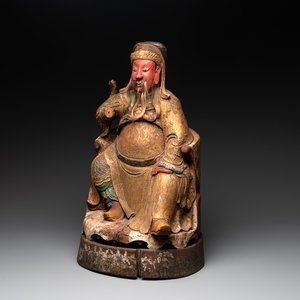 A large Chinese gilt- and polychromed wooden sculpture of a divinity, 19th C. — photo 1