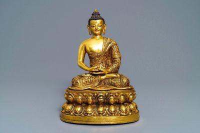 A large Chinese gilt bronze figure of Buddha Amitayus, 19/20th C.