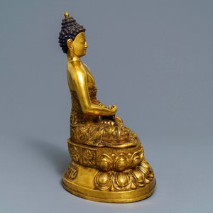 A large Chinese gilt bronze figure of Buddha Amitayus, 19/20th C. — 照片 2