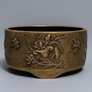 A large Chinese gilt bronze incense burner in the manner of Hu Wenming, Xuande mark, 19th C. — photo 1