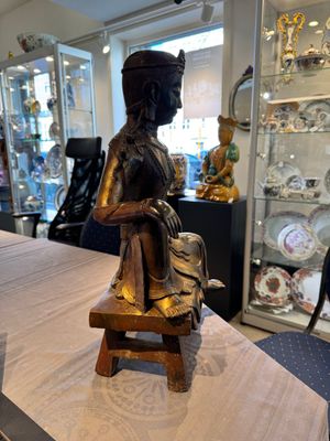 A large Chinese gilt bronze seated Bodhisattva, 20th C. — 照片 2