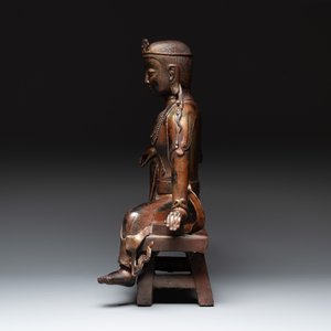 A large Chinese gilt bronze seated Bodhisattva, 20th C. — 照片 4