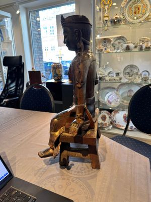 A large Chinese gilt bronze seated Bodhisattva, 20th C. — photo 4