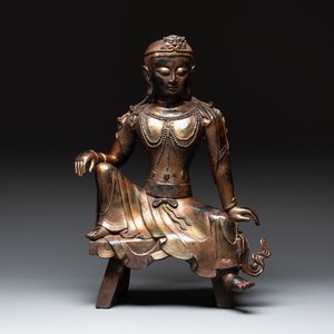 A large Chinese gilt bronze seated Bodhisattva, 20th C. — photo 1