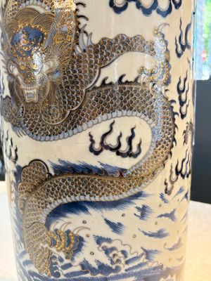A large Chinese gilt-decorated blue and white 'dragon' rouleau vase, 19th C. — photo 13