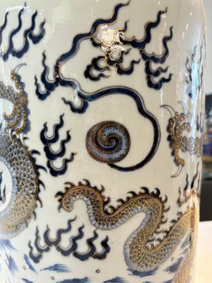 A large Chinese gilt-decorated blue and white 'dragon' rouleau vase, 19th C. — photo 16