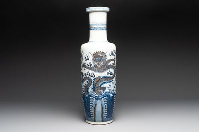 A large Chinese gilt-decorated blue and white 'dragon' rouleau vase, 19th C.