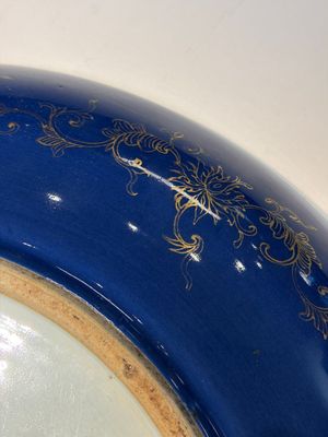 A large Chinese gilt-decorated powder-blue-ground 'Dragon' dish on a later wooden stand, Guangxu mark and of the period — photo 18
