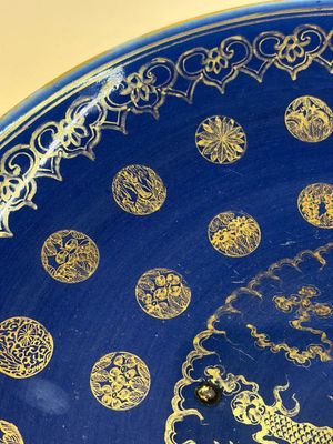 A large Chinese gilt-decorated powder-blue-ground 'Dragon' dish on a later wooden stand, Guangxu mark and of the period — photo 4