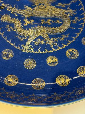 A large Chinese gilt-decorated powder-blue-ground 'Dragon' dish on a later wooden stand, Guangxu mark and of the period — photo 7