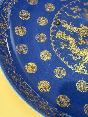 A large Chinese gilt-decorated powder-blue-ground 'Dragon' dish on a later wooden stand, Guangxu mark and of the period — photo 8