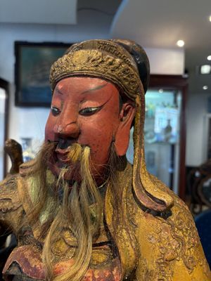 A large Chinese gilt-lacquered and polychrome wooden figure of Guandi, 19th C. — photo 11