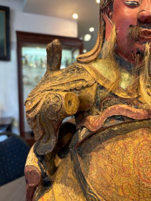 A large Chinese gilt-lacquered and polychrome wooden figure of Guandi, 19th C. — photo 14