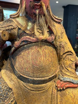 A large Chinese gilt-lacquered and polychrome wooden figure of Guandi, 19th C. — photo 15