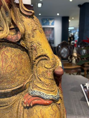 A large Chinese gilt-lacquered and polychrome wooden figure of Guandi, 19th C. — photo 16
