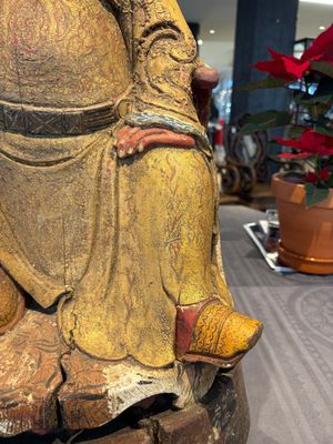 A large Chinese gilt-lacquered and polychrome wooden figure of Guandi, 19th C. — photo 17