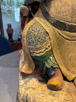 A large Chinese gilt-lacquered and polychrome wooden figure of Guandi, 19th C. — photo 18