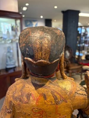 A large Chinese gilt-lacquered and polychrome wooden figure of Guandi, 19th C. — photo 26