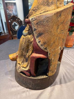 A large Chinese gilt-lacquered and polychrome wooden figure of Guandi, 19th C. — photo 34