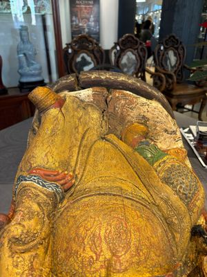 A large Chinese gilt-lacquered and polychrome wooden figure of Guandi, 19th C. — photo 7