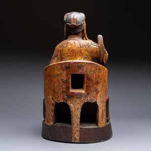A large Chinese gilt-lacquered and polychrome wooden figure of Guandi, 19th C. — photo 4