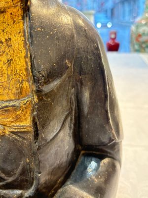 A large Chinese gilt-lacquered bronze Buddha, 17th C. — photo 12