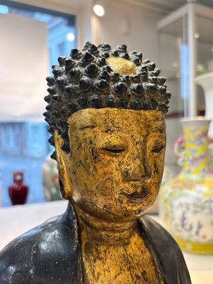 A large Chinese gilt-lacquered bronze Buddha, 17th C. — photo 15