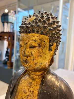 A large Chinese gilt-lacquered bronze Buddha, 17th C. — photo 16
