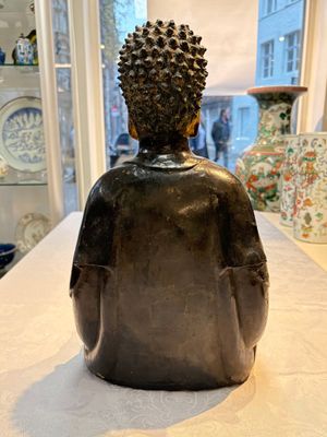 A large Chinese gilt-lacquered bronze Buddha, 17th C. — photo 3