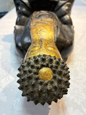 A large Chinese gilt-lacquered bronze Buddha, 17th C. — photo 6
