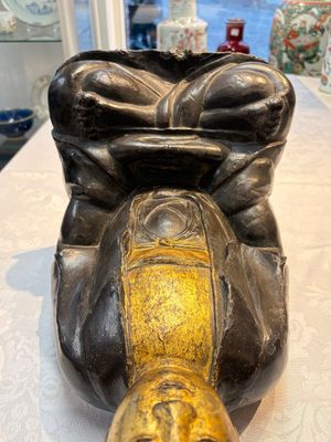 A large Chinese gilt-lacquered bronze Buddha, 17th C. — photo 7