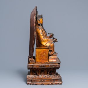 A large Chinese gilt-laquered and inlaid bronze figure of Zhenwu on gilt wooden base, Ming — 照片 4