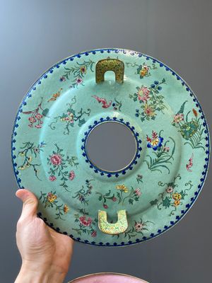 A large Chinese green-ground Canton enamel warming bowl with floral design, 18th C. — photo 5