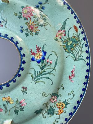 A large Chinese green-ground Canton enamel warming bowl with floral design, 18th C. — photo 6