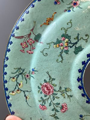A large Chinese green-ground Canton enamel warming bowl with floral design, 18th C. — photo 8