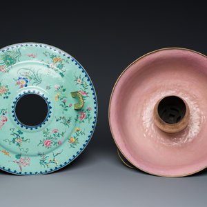 A large Chinese green-ground Canton enamel warming bowl with floral design, 18th C. — photo 6