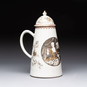 A large Chinese grisaille and gilt-decorated 'The Seamstress' chocolate pot, Qianlong — 照片 5