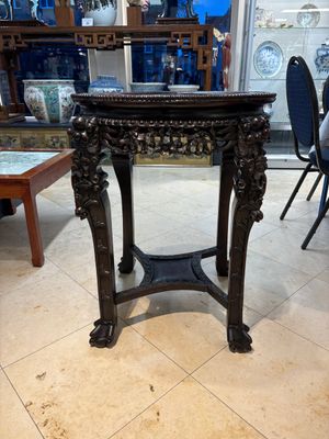 A large Chinese hongmu stand, 19th C. — photo 1