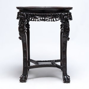 A large Chinese hongmu stand, 19th C. — photo 2