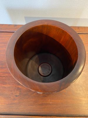 A large Chinese huali wood brush pot with scholars in a landscape, 20th C. — photo 4