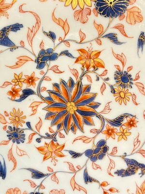 A large Chinese Imari-style armorial dish with the arms of Turner impaling Page for the English market, Kangxi, ca. 1718 — photo 4