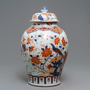 A large Chinese Imari-style baluster jar and cover, Kangxi — 照片 1