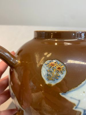 A large Chinese Imari-style capucin-brown-ground teapot and cover, Qianlong — 照片 11