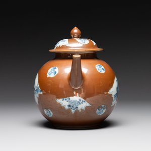 A large Chinese Imari-style capucin-brown-ground teapot and cover, Qianlong — 照片 2