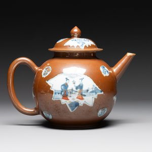 A large Chinese Imari-style capucin-brown-ground teapot and cover, Qianlong — 照片 3